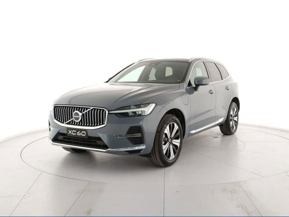 Volvo XC60 nuova a Modena (2)