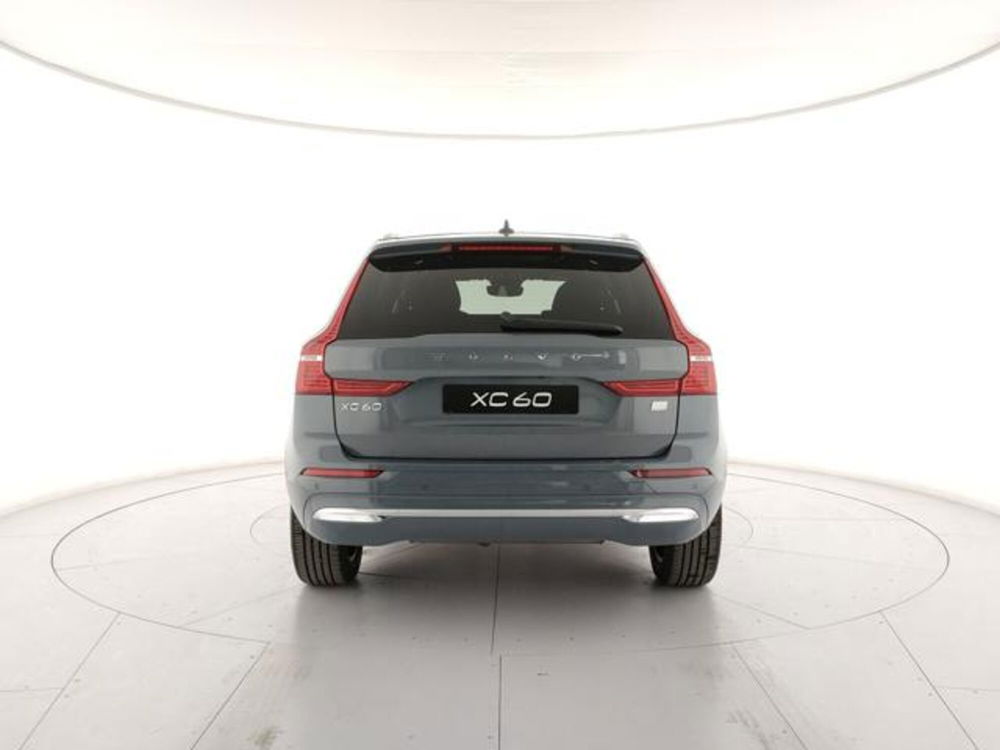 Volvo XC60 nuova a Modena (4)