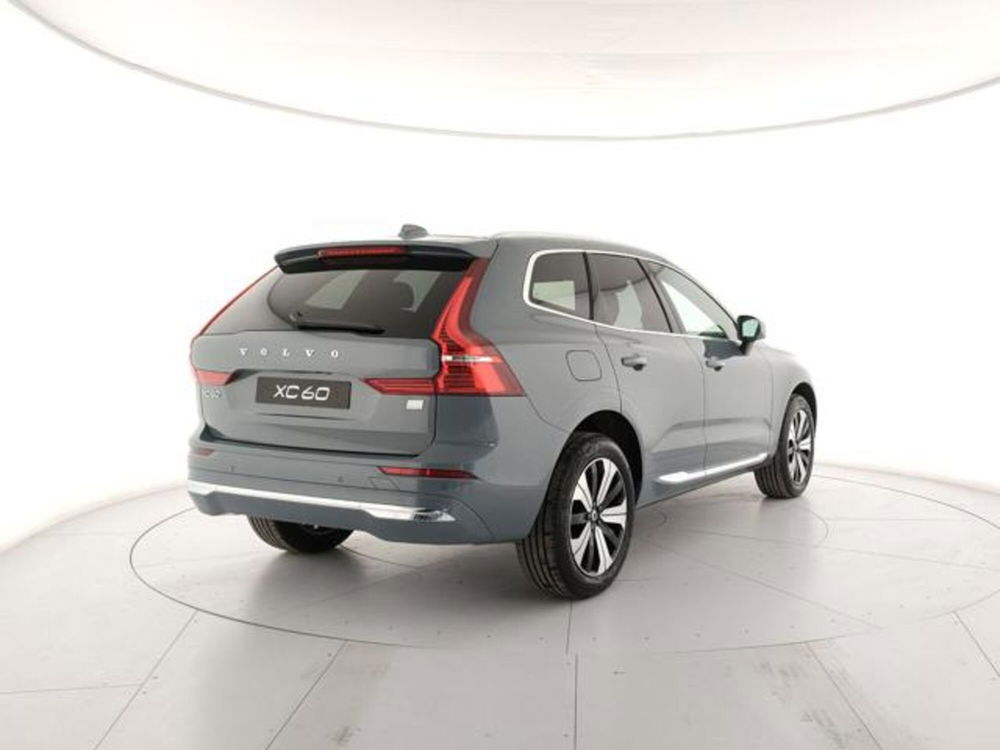 Volvo XC60 nuova a Modena (5)