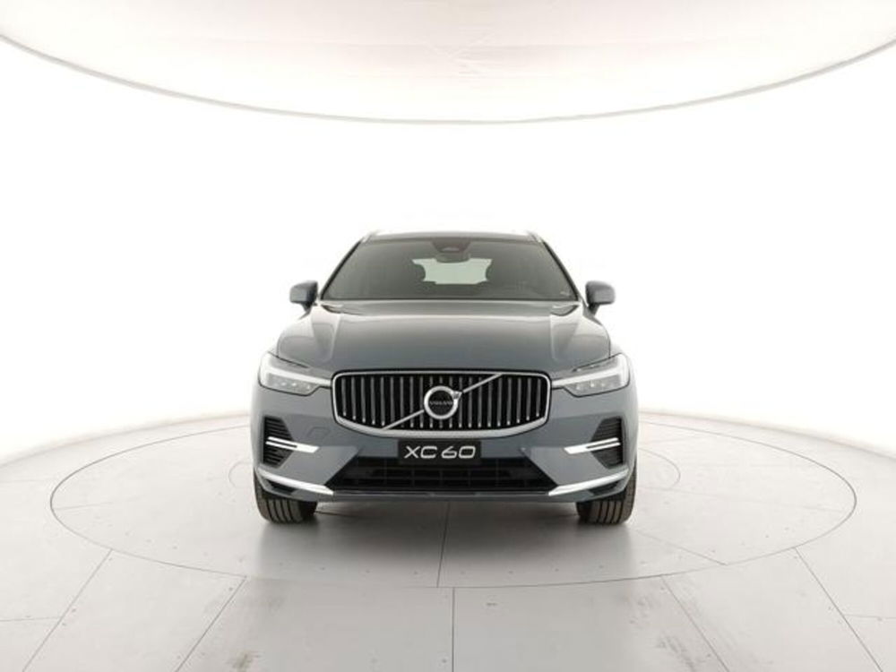 Volvo XC60 nuova a Modena (7)