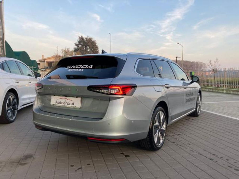 Skoda Superb Station Wagon nuova a Novara (3)