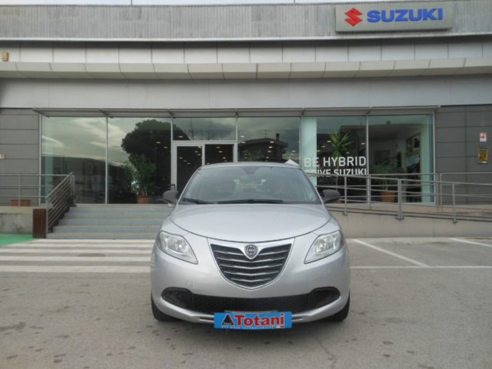 Lancia Ypsilon usata a L'Aquila (2)