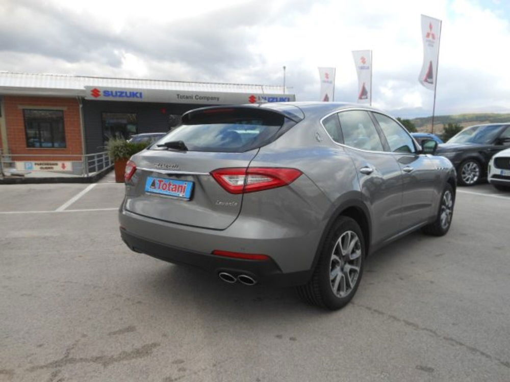 Maserati Levante usata a L'Aquila (9)