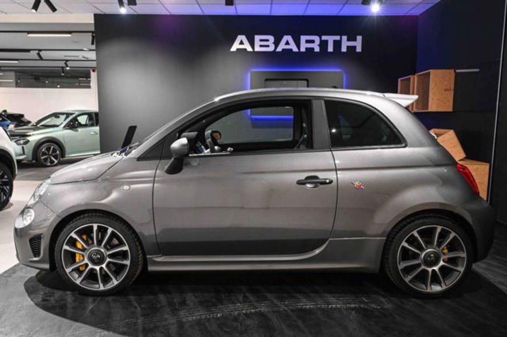 Abarth 695 nuova a Torino (4)