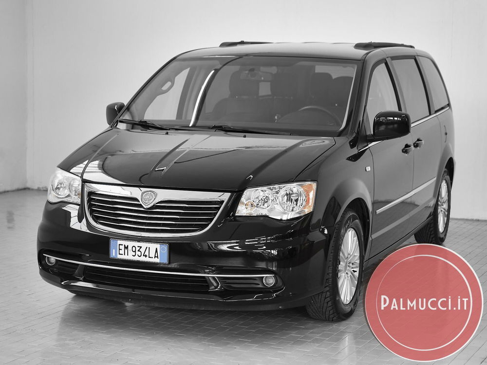 Lancia Voyager usata a Prato