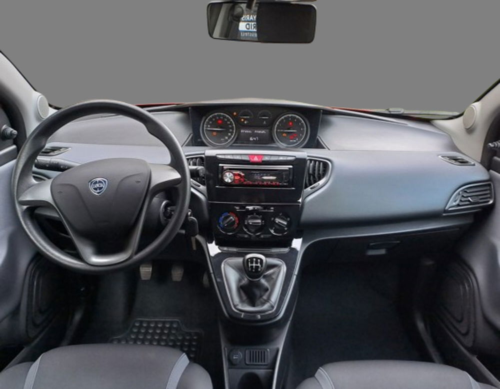 Lancia Ypsilon usata a Lecco (11)