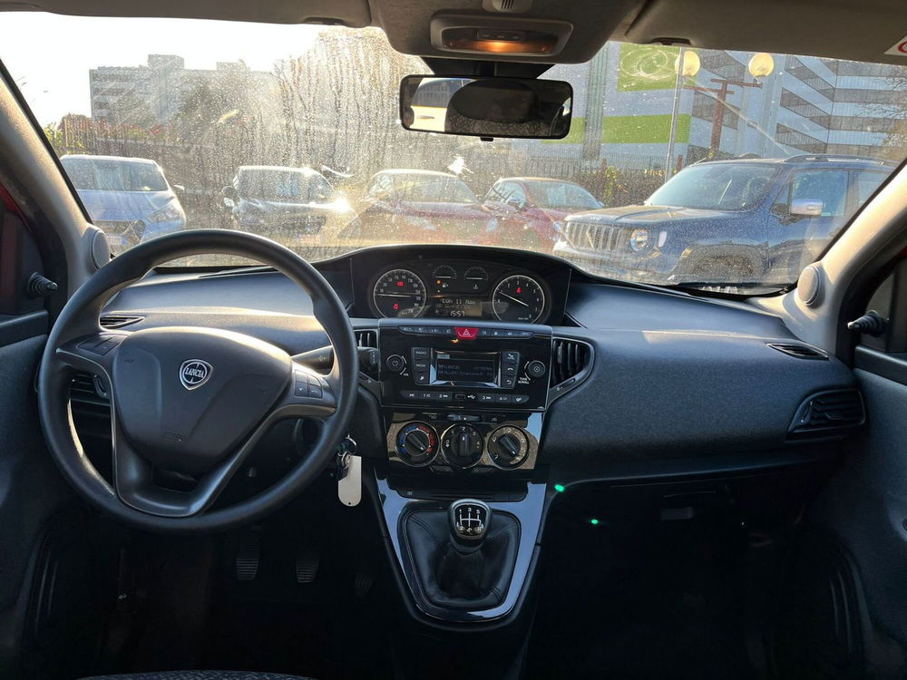 Lancia Ypsilon usata a Milano (14)