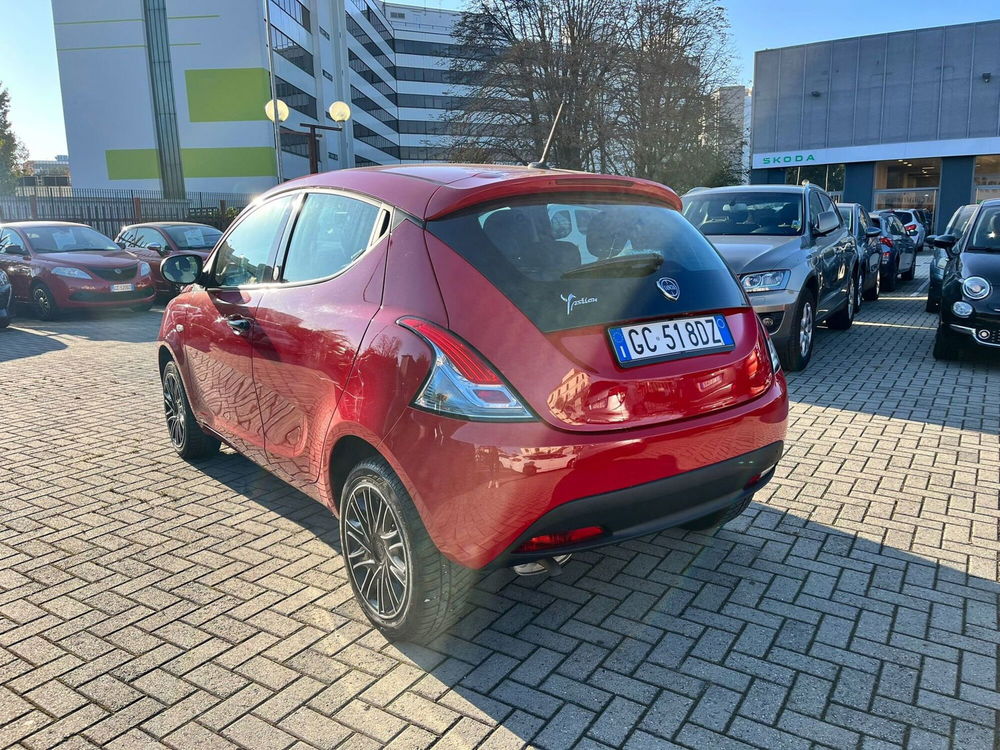 Lancia Ypsilon usata a Milano (5)