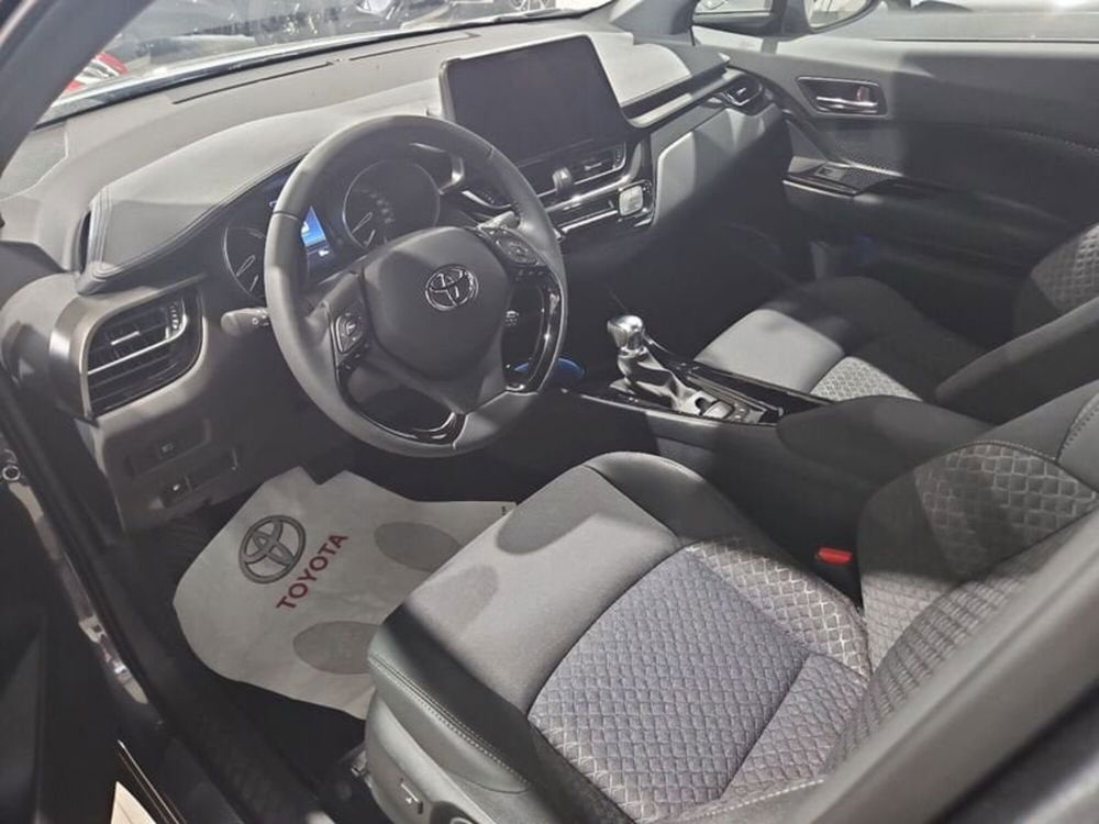 Toyota Toyota C-HR nuova a Vicenza (6)