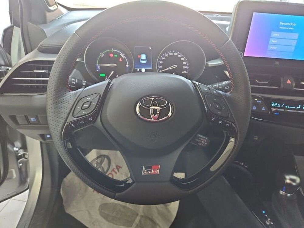 Toyota Toyota C-HR nuova a Vicenza (14)