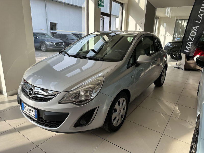 Opel Corsa 1.2 3 porte Ecotec del 2013 usata a Latina