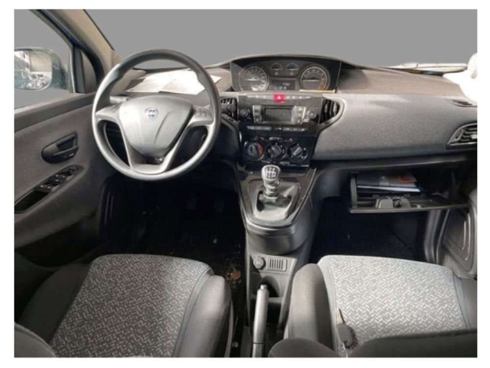 Lancia Ypsilon usata a Cremona (4)