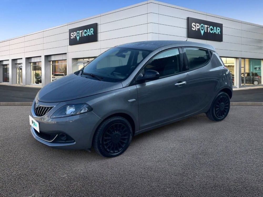 Lancia Ypsilon usata a Foggia