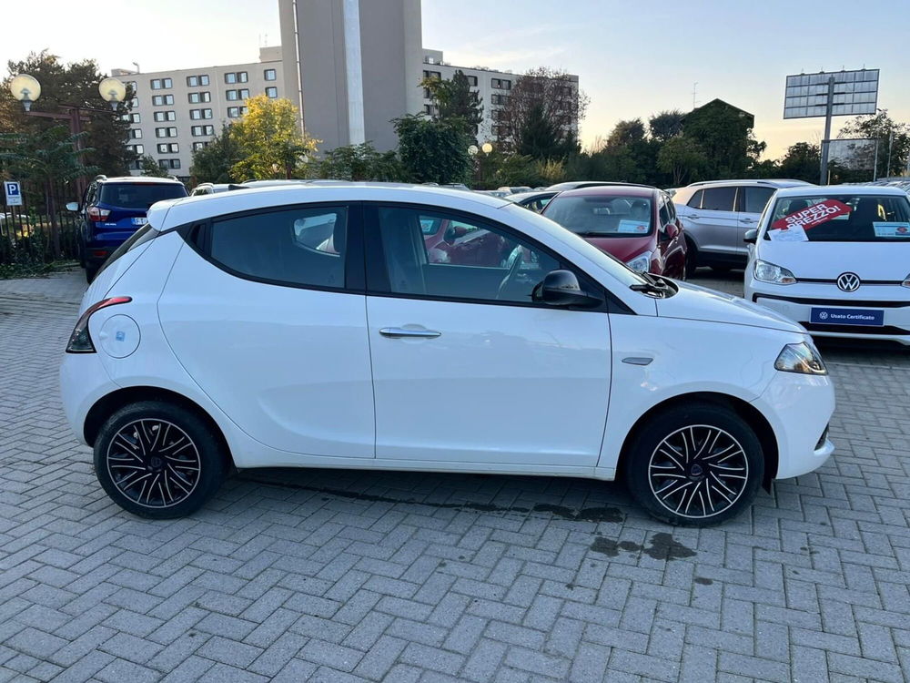 Lancia Ypsilon usata a Milano (5)