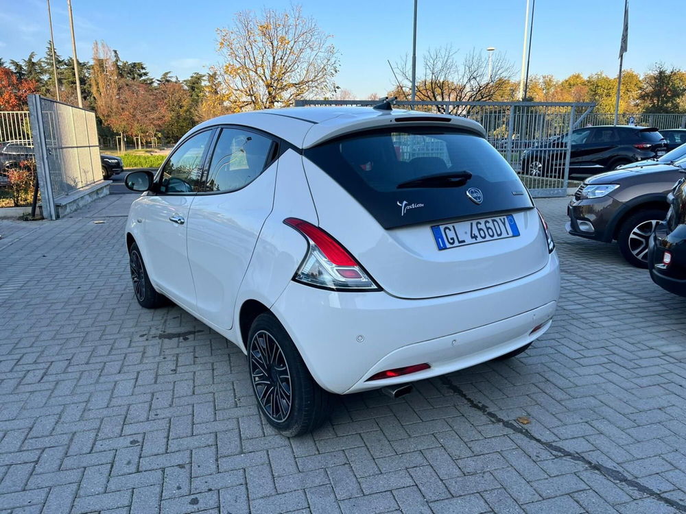 Lancia Ypsilon usata a Milano (6)