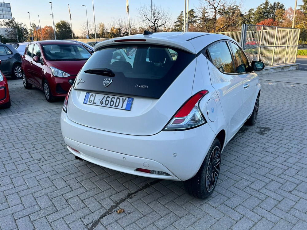 Lancia Ypsilon usata a Milano (7)