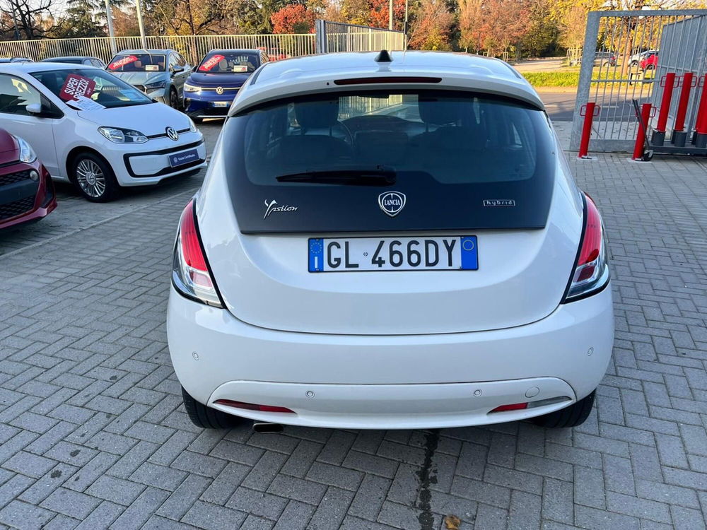 Lancia Ypsilon usata a Milano (8)