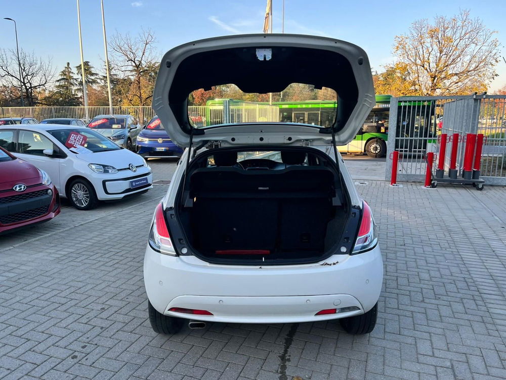 Lancia Ypsilon usata a Milano (9)