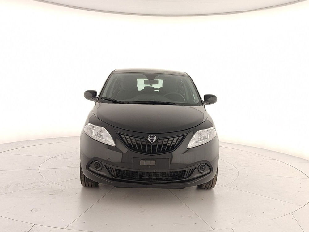 Lancia Ypsilon nuova a Caserta (2)