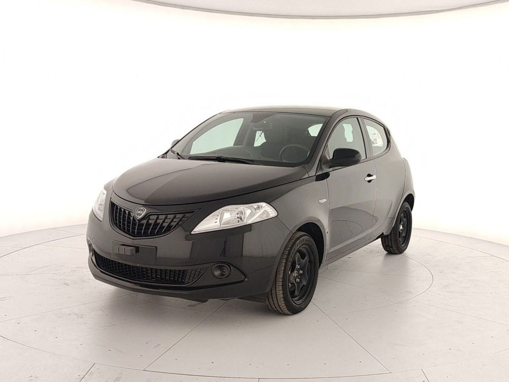 Lancia Ypsilon nuova a Caserta (3)