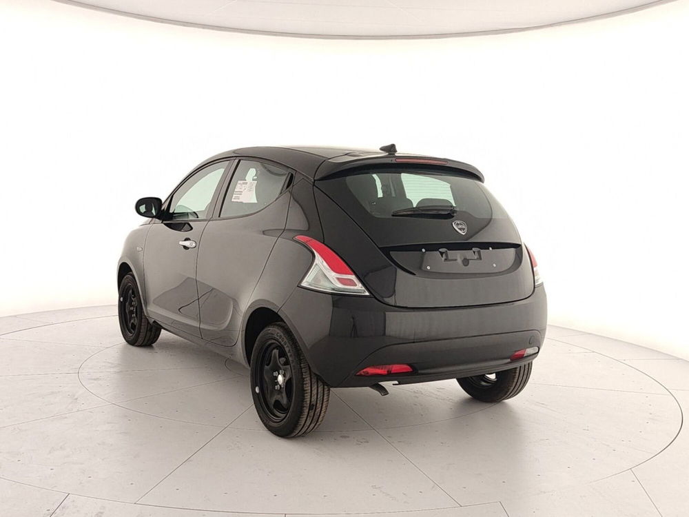 Lancia Ypsilon nuova a Caserta (4)