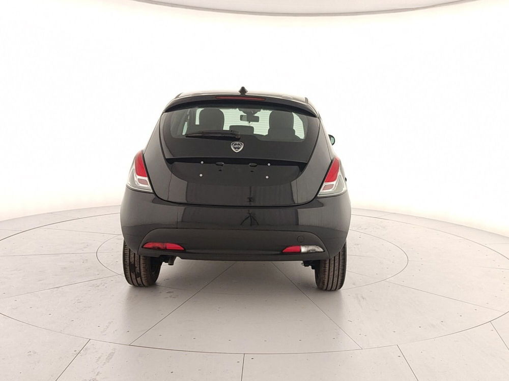 Lancia Ypsilon nuova a Caserta (5)