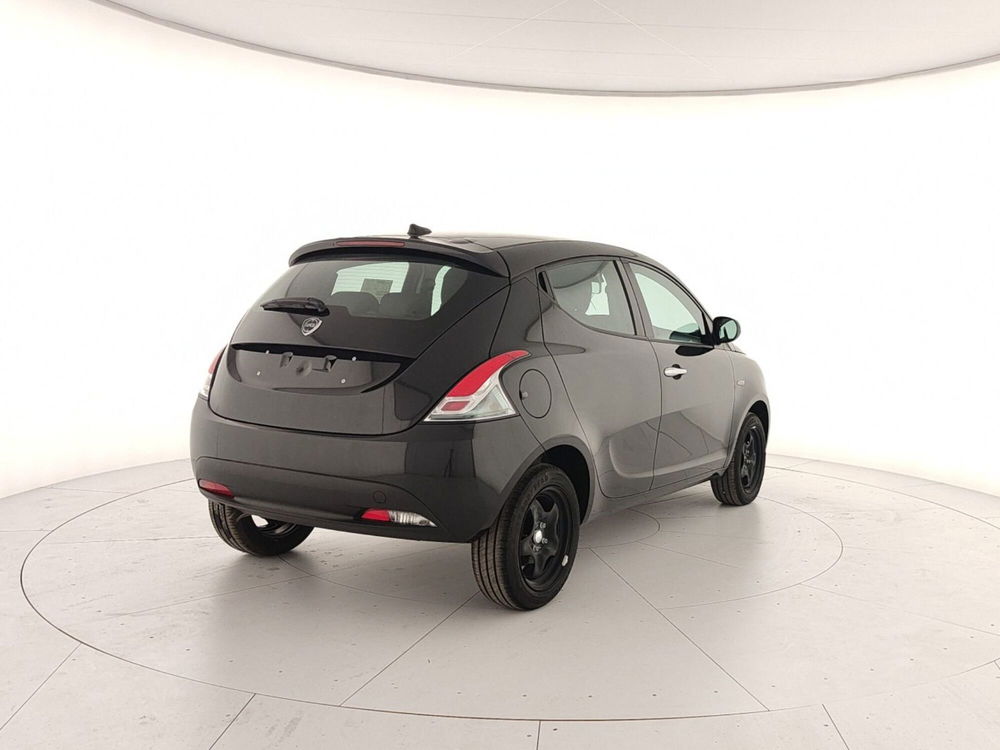 Lancia Ypsilon nuova a Caserta (6)