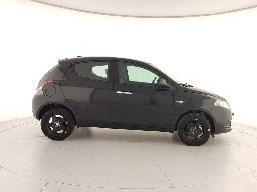 Lancia Ypsilon nuova a Caserta (7)