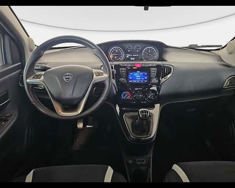 Lancia Ypsilon usata a Roma (6)