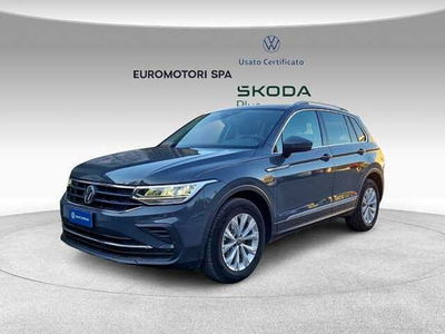 Volkswagen Tiguan 2.0 TDI 150 CV SCR DSG 4MOTION Life del 2023 usata a Monteriggioni