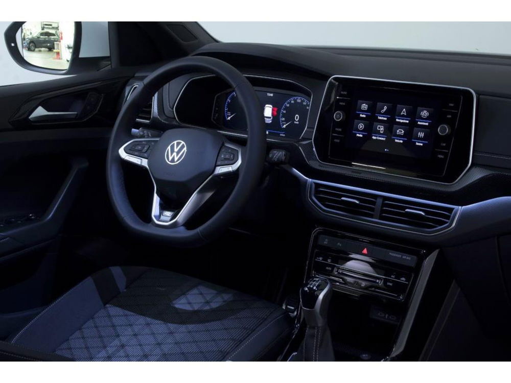 Volkswagen T-Cross nuova a Novara (8)