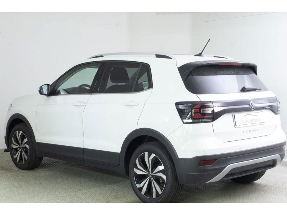 Volkswagen T-Cross nuova a Novara (4)