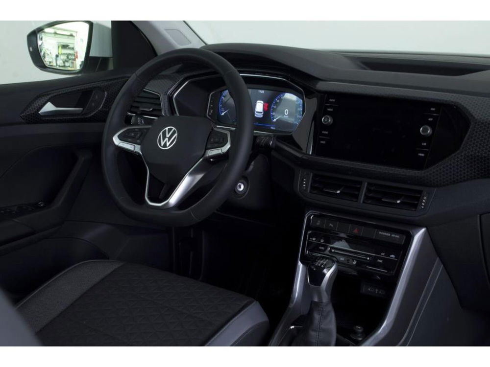 Volkswagen T-Cross nuova a Novara (6)