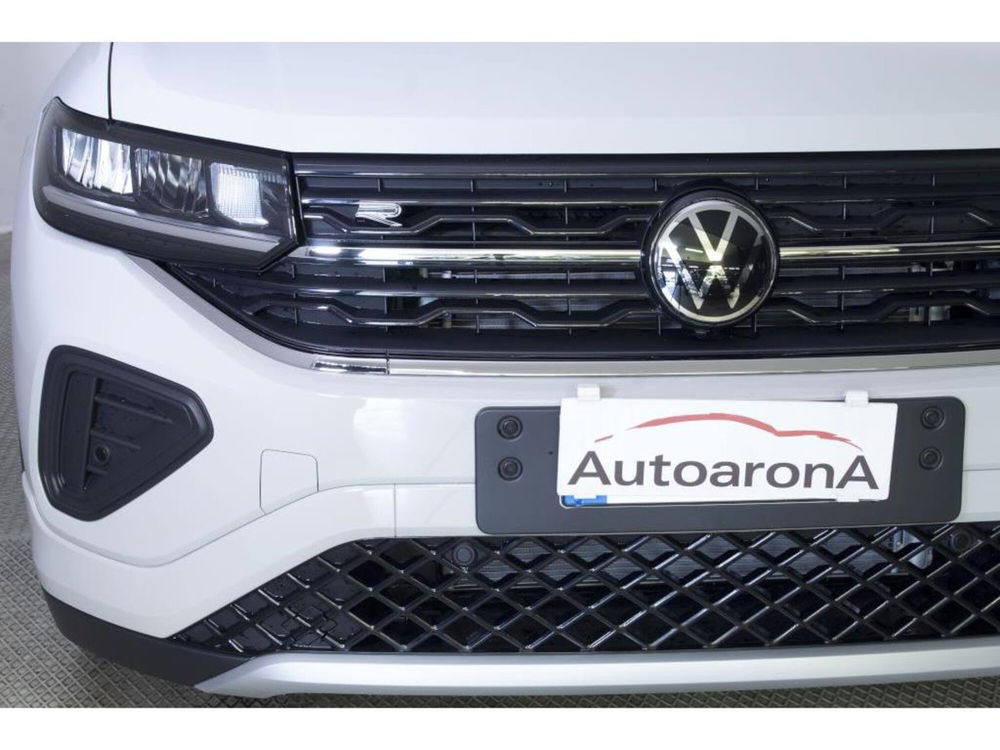 Volkswagen T-Cross nuova a Novara (14)