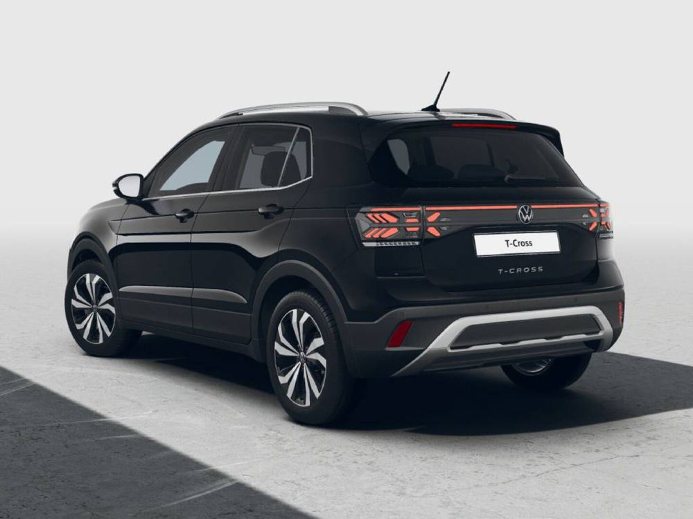 Volkswagen T-Cross nuova a Novara (3)