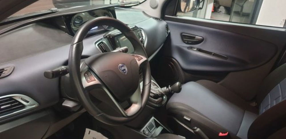 Lancia Ypsilon usata a Imperia (4)