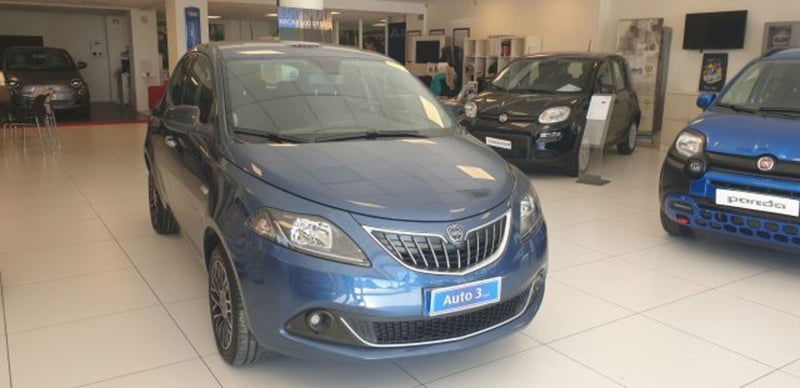 Lancia Ypsilon 1.0 FireFly 5 porte S&amp;S Hybrid Gold Plus del 2024 usata a Sanremo