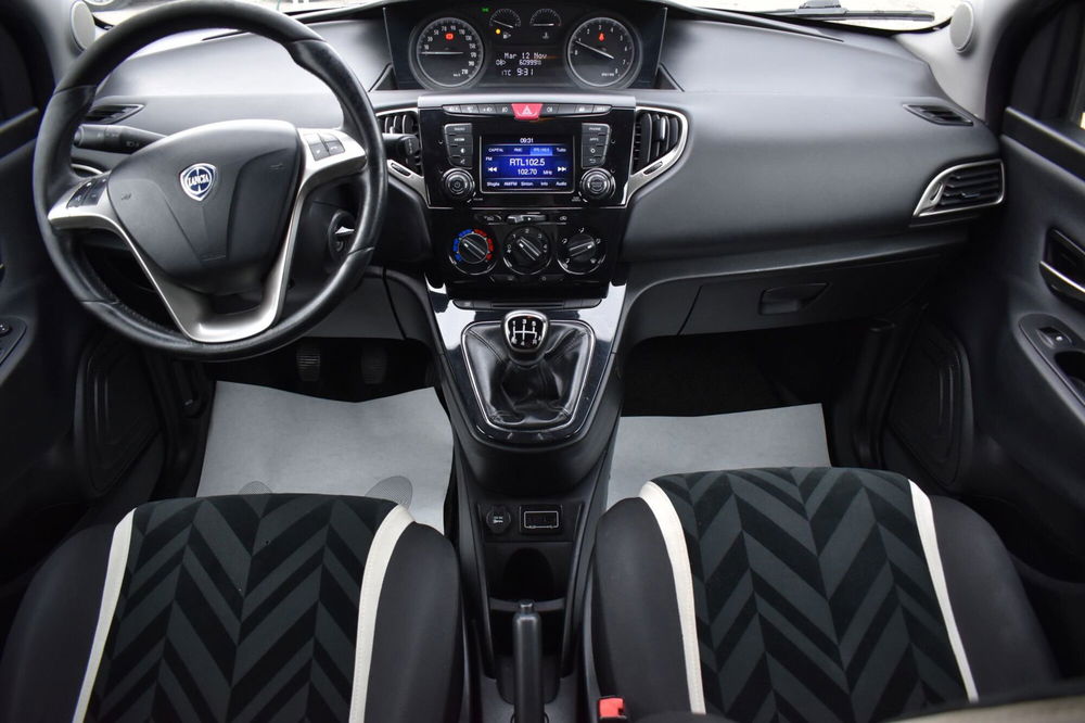 Lancia Ypsilon usata a Catania (12)