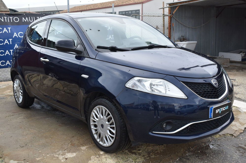 Lancia Ypsilon usata a Catania (3)