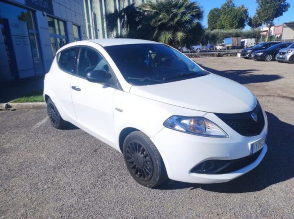 Lancia Ypsilon usata a Viterbo (6)