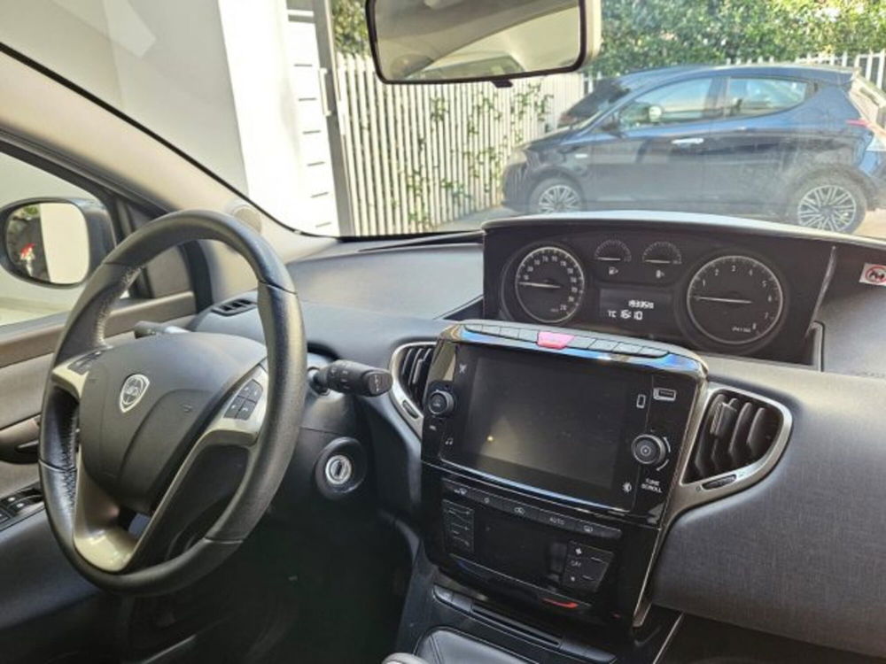 Lancia Ypsilon usata a Napoli (9)