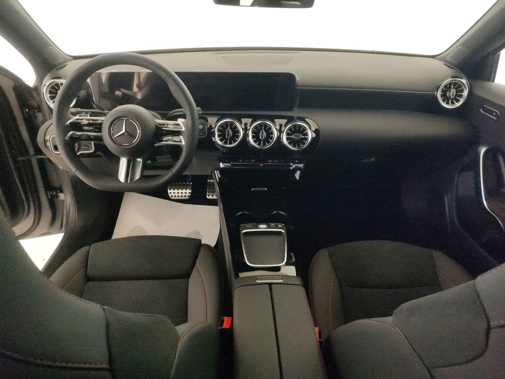 Mercedes-Benz Classe A nuova a Genova (8)