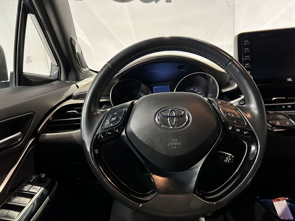 Toyota Toyota C-HR usata a Milano (11)