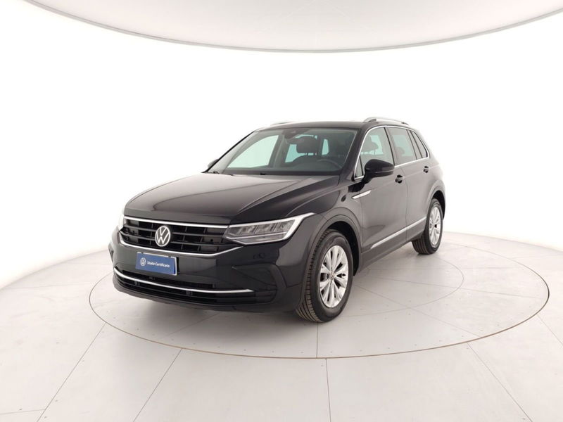 Volkswagen Tiguan 2.0 TDI SCR Life del 2021 usata a Massa