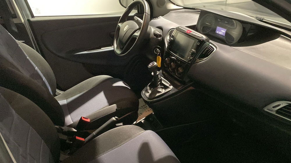 Lancia Ypsilon usata a Bergamo (10)