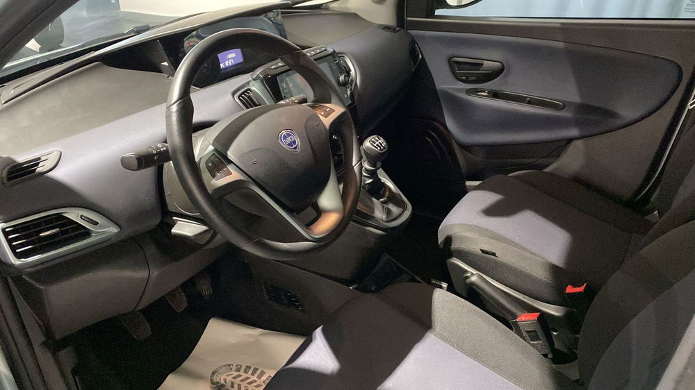 Lancia Ypsilon usata a Bergamo (12)