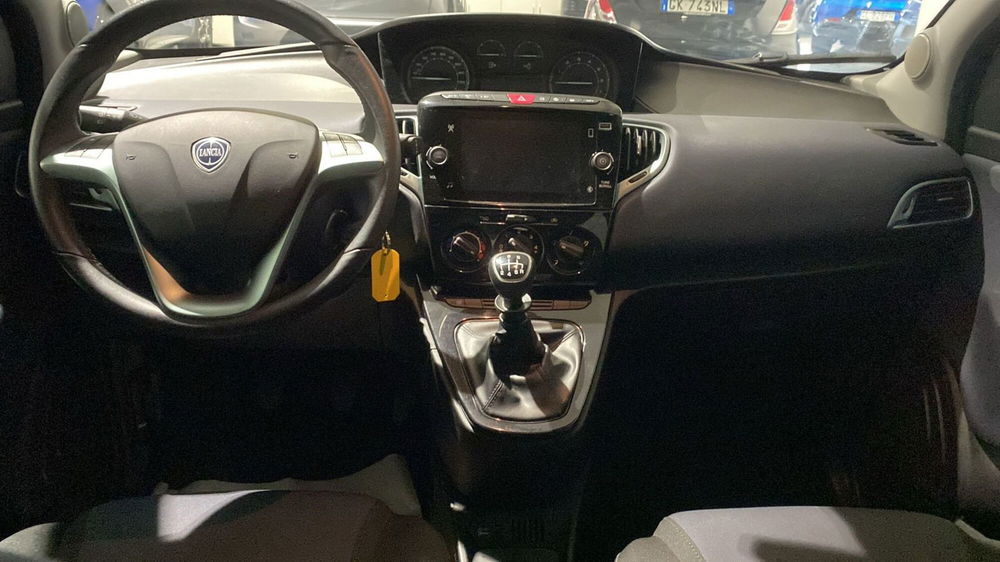 Lancia Ypsilon usata a Bergamo (14)