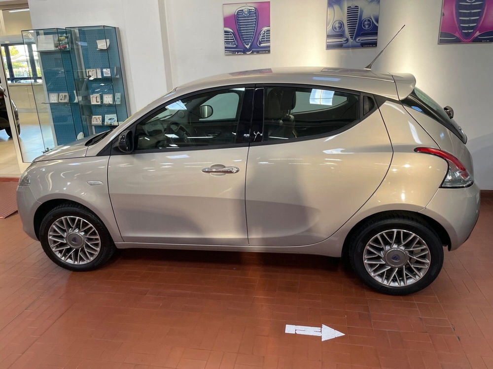 Lancia Ypsilon usata a Lucca (3)