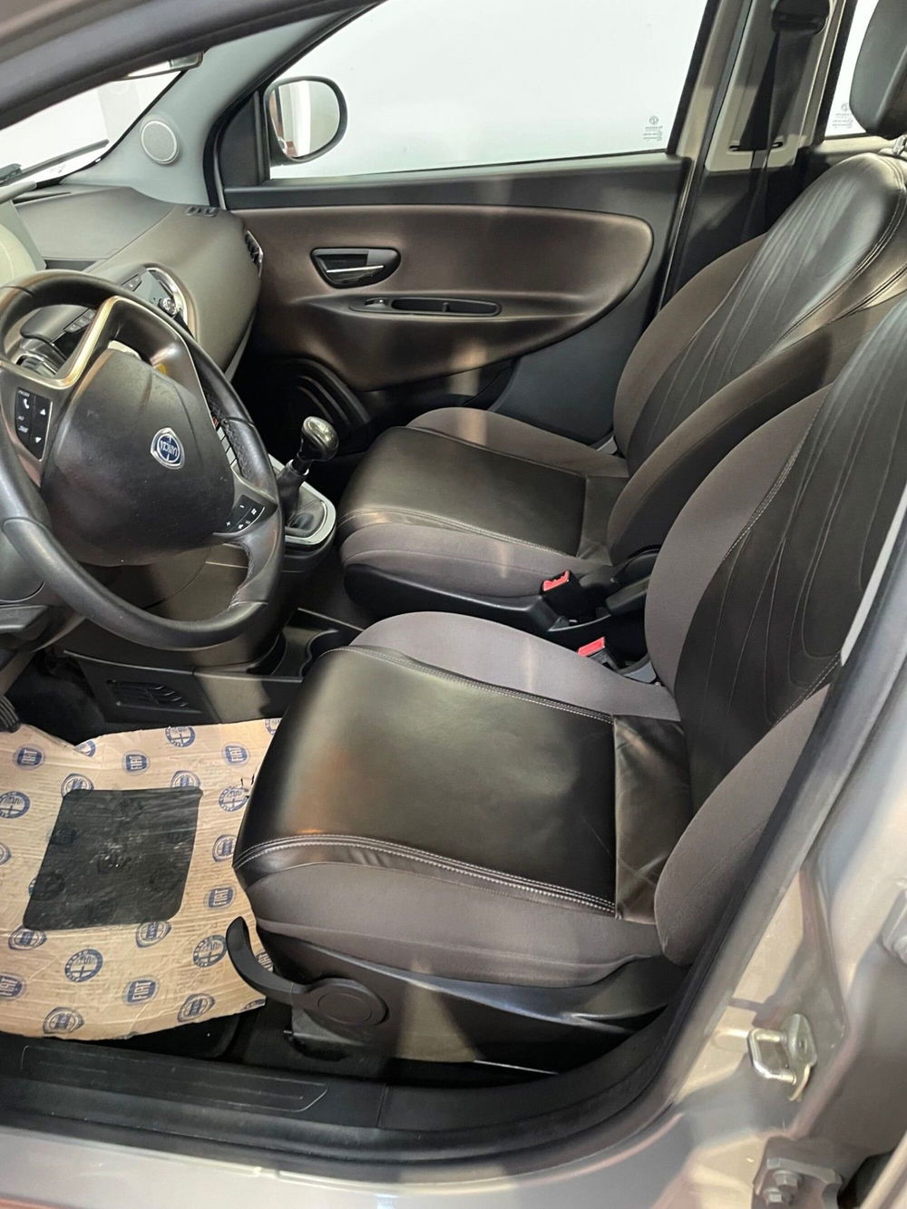 Lancia Ypsilon usata a Lucca (7)