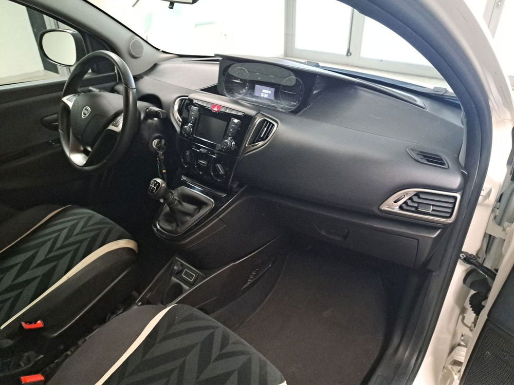 Lancia Ypsilon usata a Arezzo (10)